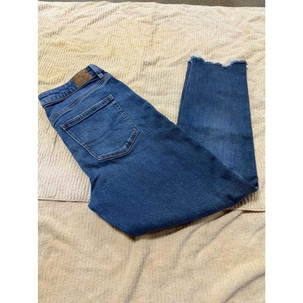 American Eagle Strigid Straight Leg Jeans Blue Medium Wash RawWomens 6 Short
